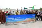 Gubernur-Jateng-Ganjar-Pranowo-bupati-blora-arief-rohman-sambut-pesawat-Citilink-27123a.jpg