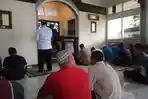 salat-jumat-di-masjid-kuningan.jpg