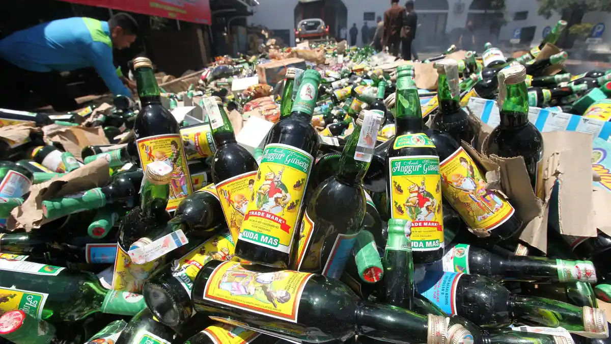 Pesta Miras Oplosan Telan Tiga Nyawa di Jakarta Selatan