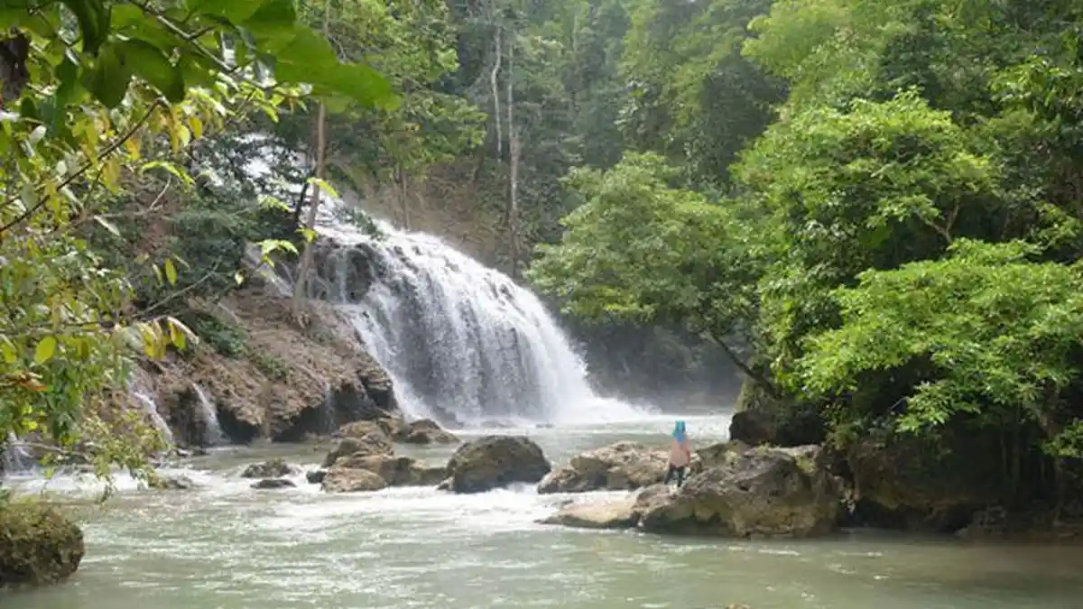 Lokasi, Rute dan Harga Tiket Wisata Air Terjun Lapopu di Sumba Barat NTT