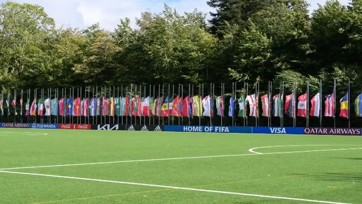 FIFA Kibarkan Bendera Setengah Tiang Terkait Tragedi Kanjuruhan Malang