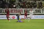 Detik-detik-gol-gelandang-serang-Malut-United-Tyronne-del-Pino-ke-gawang-Persis-Solo.jpg