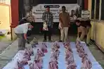 Kwarnas Pramuka Bagi Daging Meugang Idul Fitri untuk Korban Banjir di Aceh 