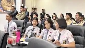 Cathlyn-Yvaine-Lesmana-kedua-dari-kanan-1.jpg