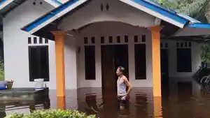 banjir-landa-rumah-warga-di-Tuah-Indrapura-Bungaraya-Siak.jpg