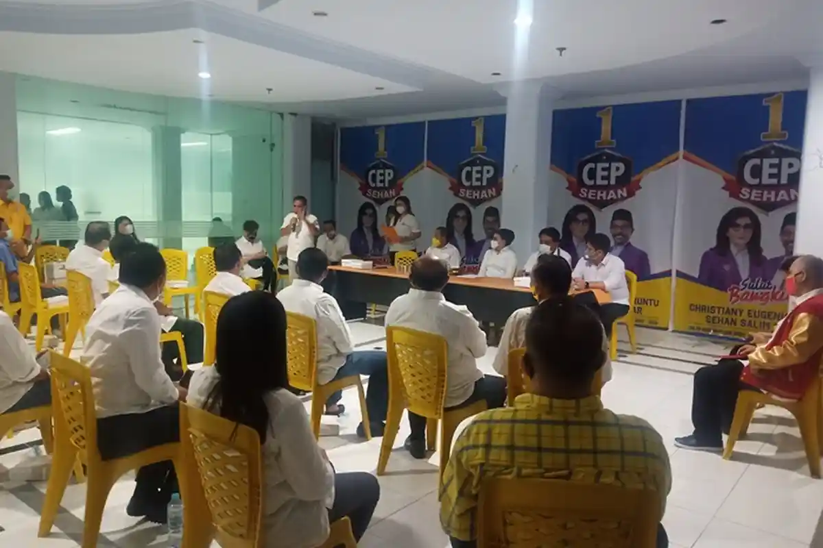 Calon Gubernur Tetty Paruntu Lantik Jantje Sajow Jadi Ketua Tim Kampanye CEP-Sehan di Pilkada Sulut