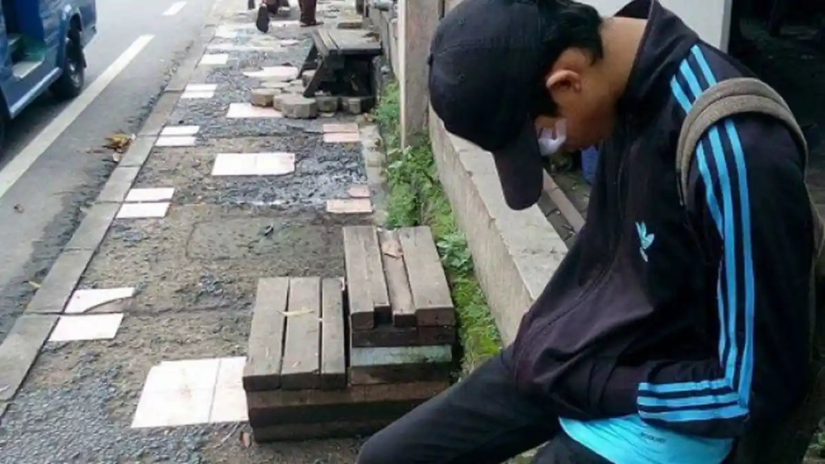 Hal Pertama yang Harus Dilakukan Saat Mata Kemasukan Benda Asing