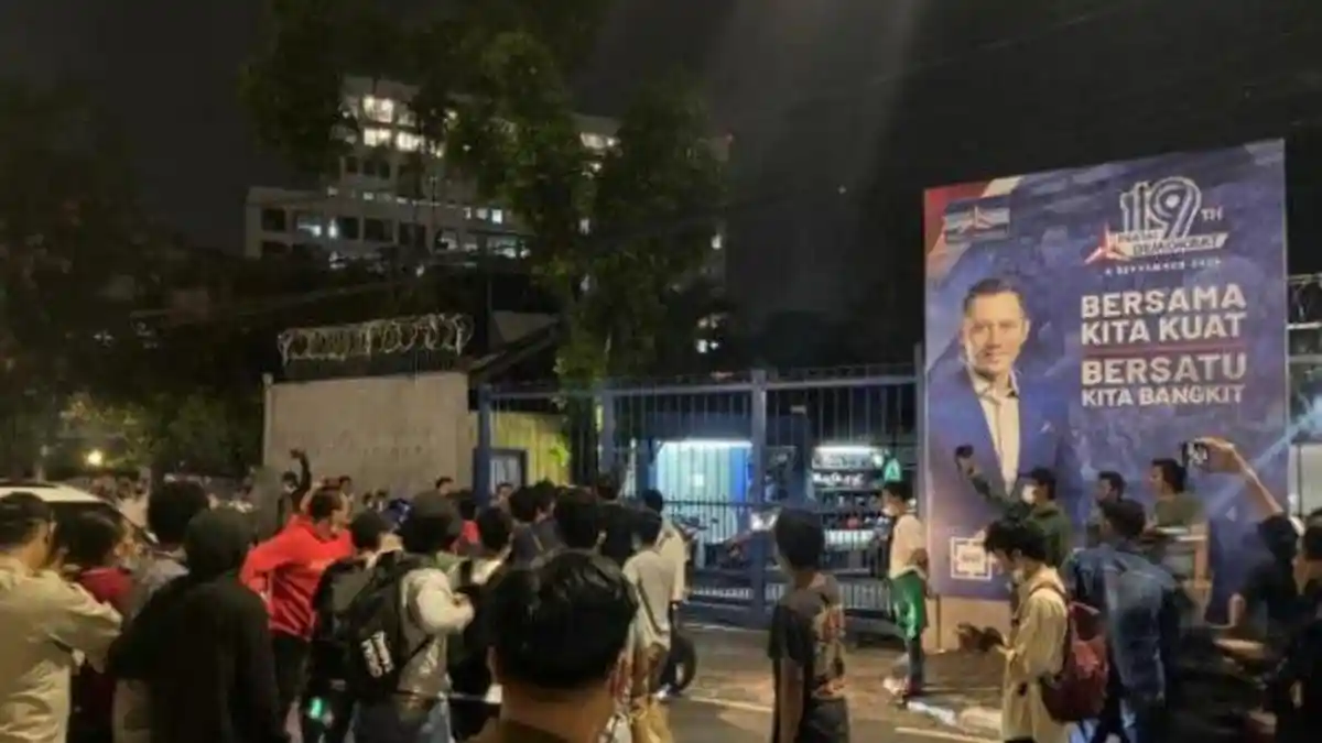 Tuding AHY Mencatut Nama Kampus, Puluhan Mahasiswa Geruduk Kantor DPP Demokrat di Menteng