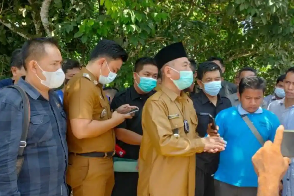 Usai Demo dan Blokir Jalan Bupati Merangin Temui Warga Batang Masumai, Sebut Segera Diperbaiki