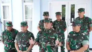 Panglima-TNI-Laksamana-TNI-Yudo-Margono-didampingi-KSAD-Jenderal-TNI-Dudung-Abdurachman.jpg