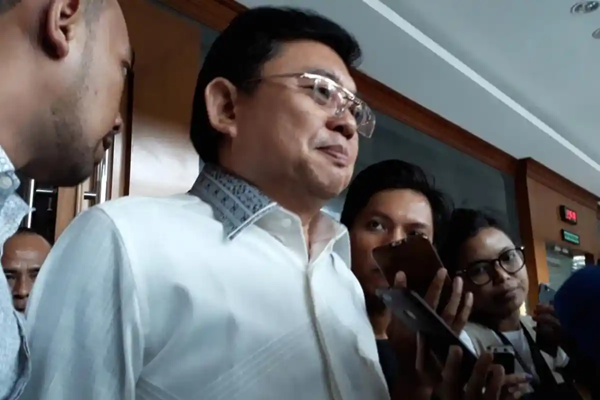 Nilai Keterangan Saksi Membingungkan, Lucas Minta Jaksa Ungkap Seseorang Berinisial Mr L