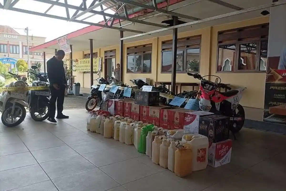 Polres Bone Amankan 45 Dus Minuman Keras Selama Bulan Ramadhan