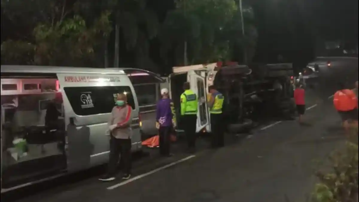 BREAKING NEWS: Kecelakaan di Fly Over Jatingaleh Semarang, Truk Terguling, Sopir Tewas