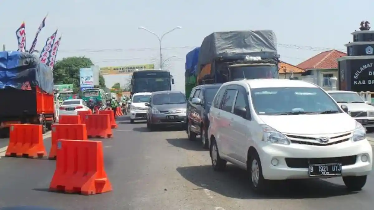 Pemudik Mulai Penuhi Lalu Lintas Semarang