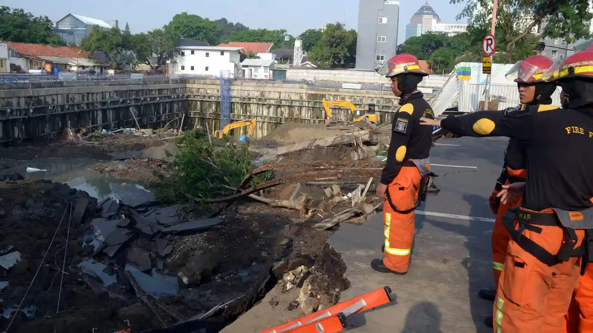 Polisi Masih Periksa 34 Saksi, Belum Ada Tersangka Kasus Amblesnya Jalan Gubeng