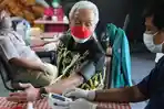 ganjar-antisipasi-lonjakan-covid-19-periksa-tekanan-darah.jpg