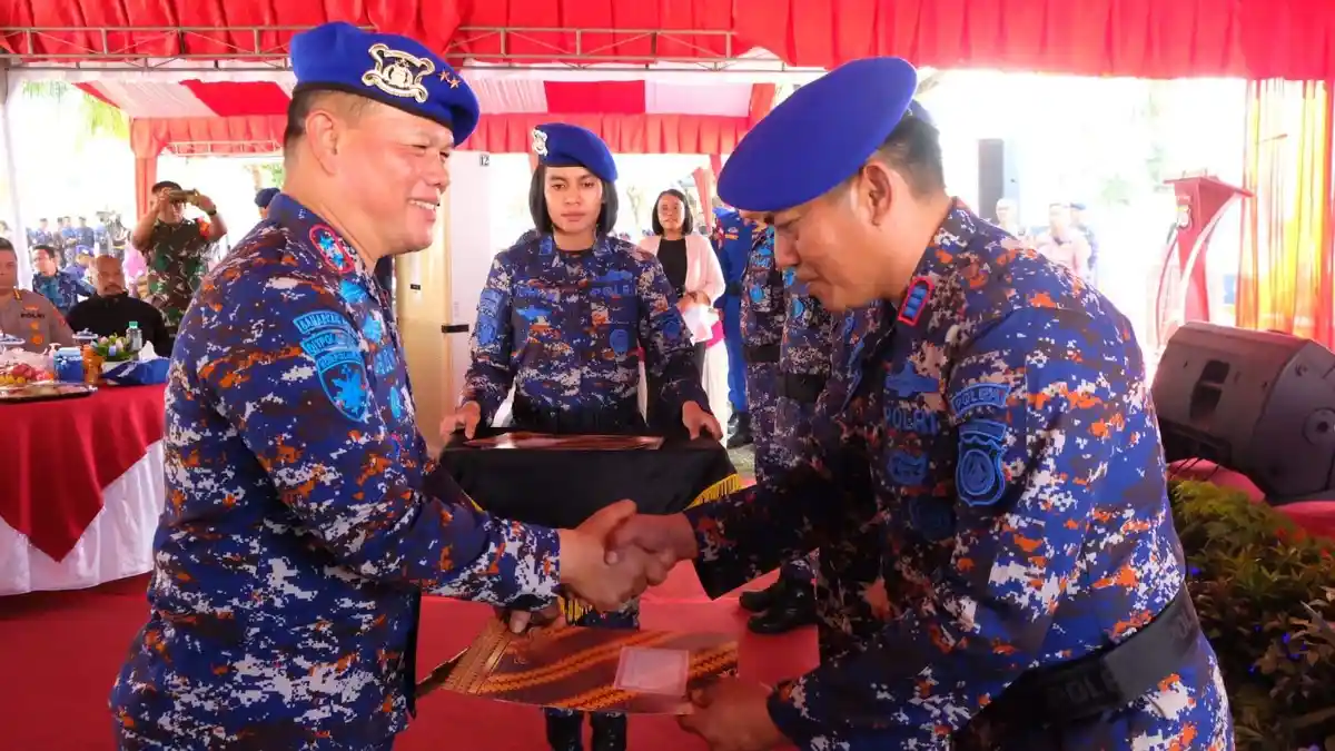 Kapolda Sulteng Beri Penghargaan pada 8 Personel Polairud, Berikut Prestasinya