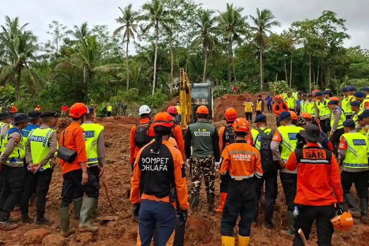 DMC Dompet Dhuafa Terus Sisir Area Terdampak Longsor, Belasan Korban Masih Tertimbun