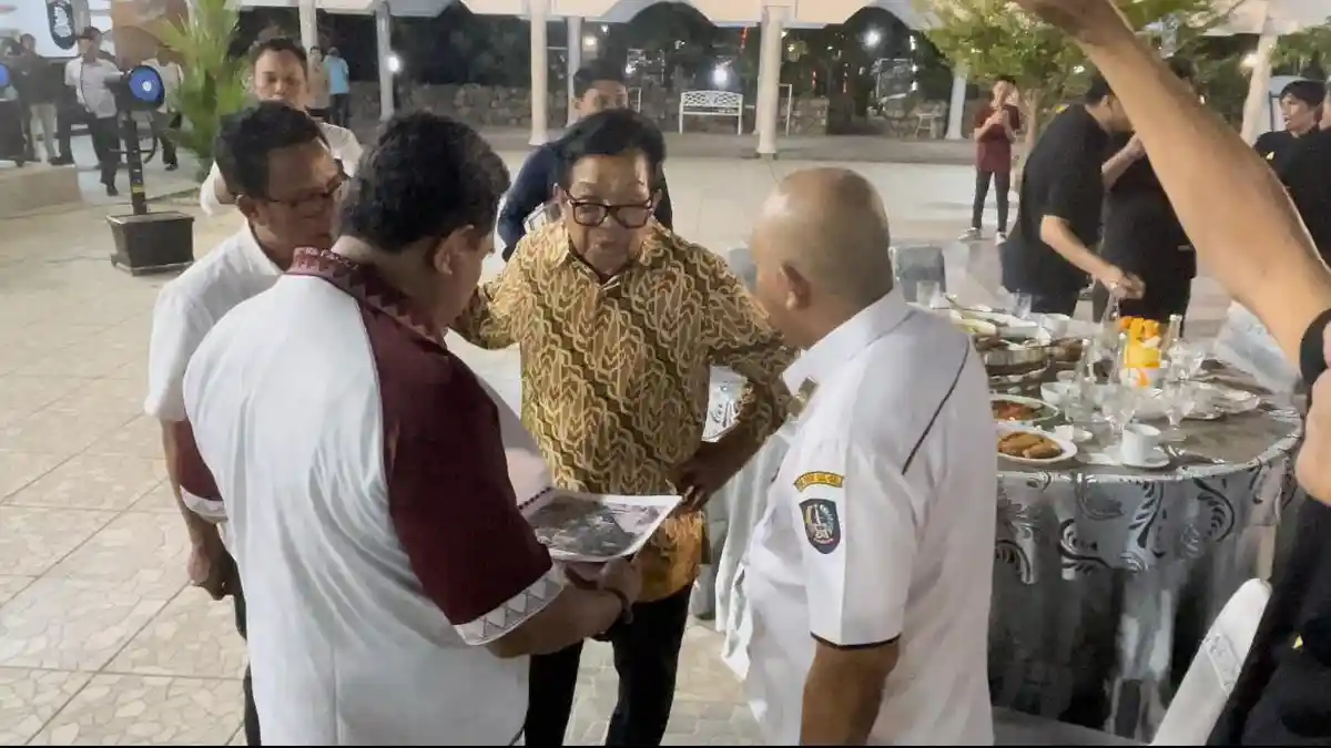 Aksa Mahmud: Pak Gubernur Bisik Saya, Insyallah Sudah Ada Lapangan
