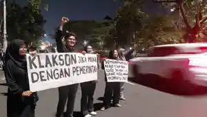20260611_Aksi-Kamisan-Semarang-membunyikan-klakson_1.jpg