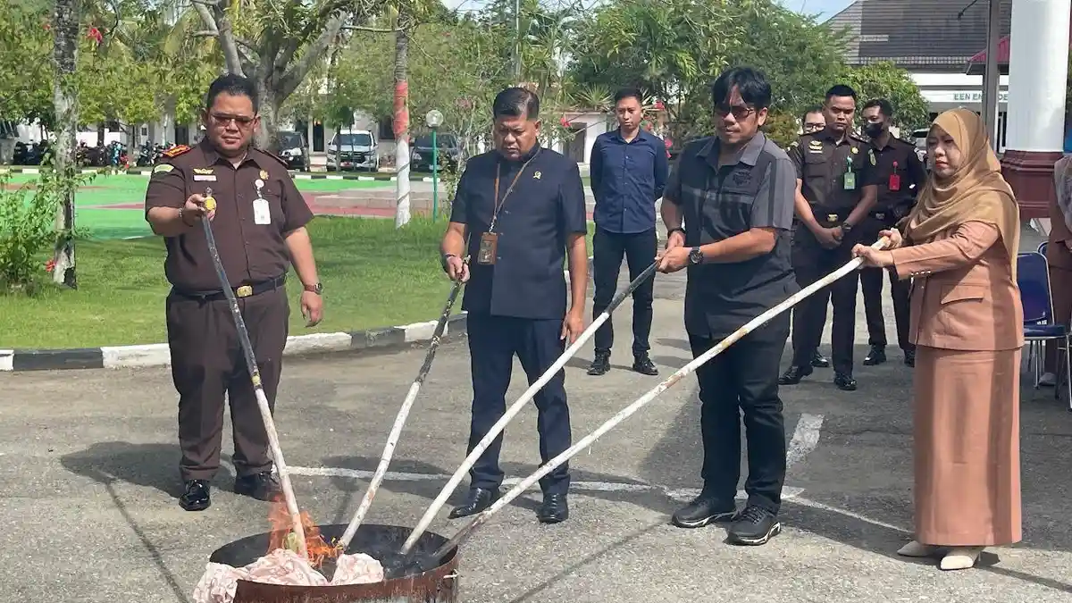 Kejari Luwu Musnahkan 342 Gram Sabu, 1385 Butir Tramadol