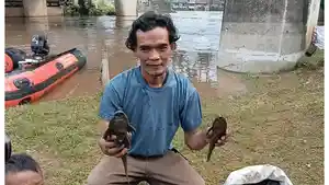 PENANGKAP-IKAN-SAPU-SAPU-Warga-penangkap-ikan.jpg