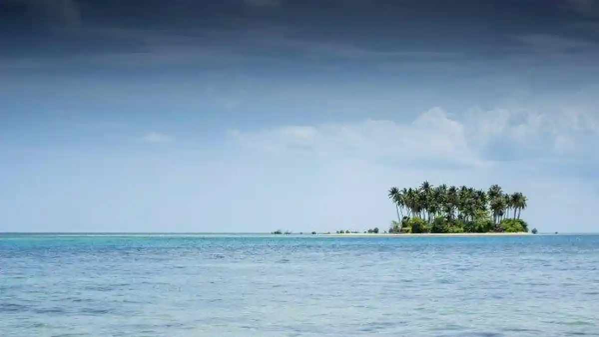 Enjoy Sentuang Island in East Belitung For Its Amazing Underwater