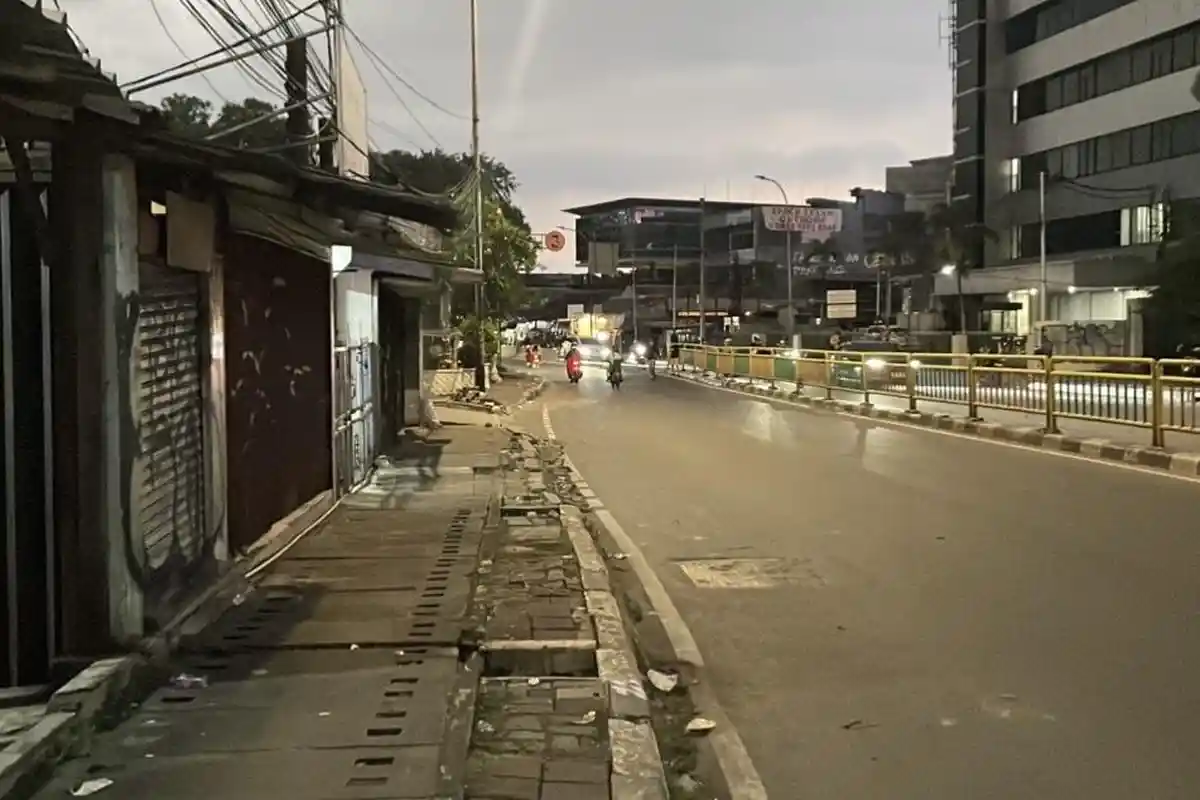 Kawasan Slipi Jadi Mencekam Usai Demo, Pedagang Tutup Lebih Cepat: "Saya Takut Banget"