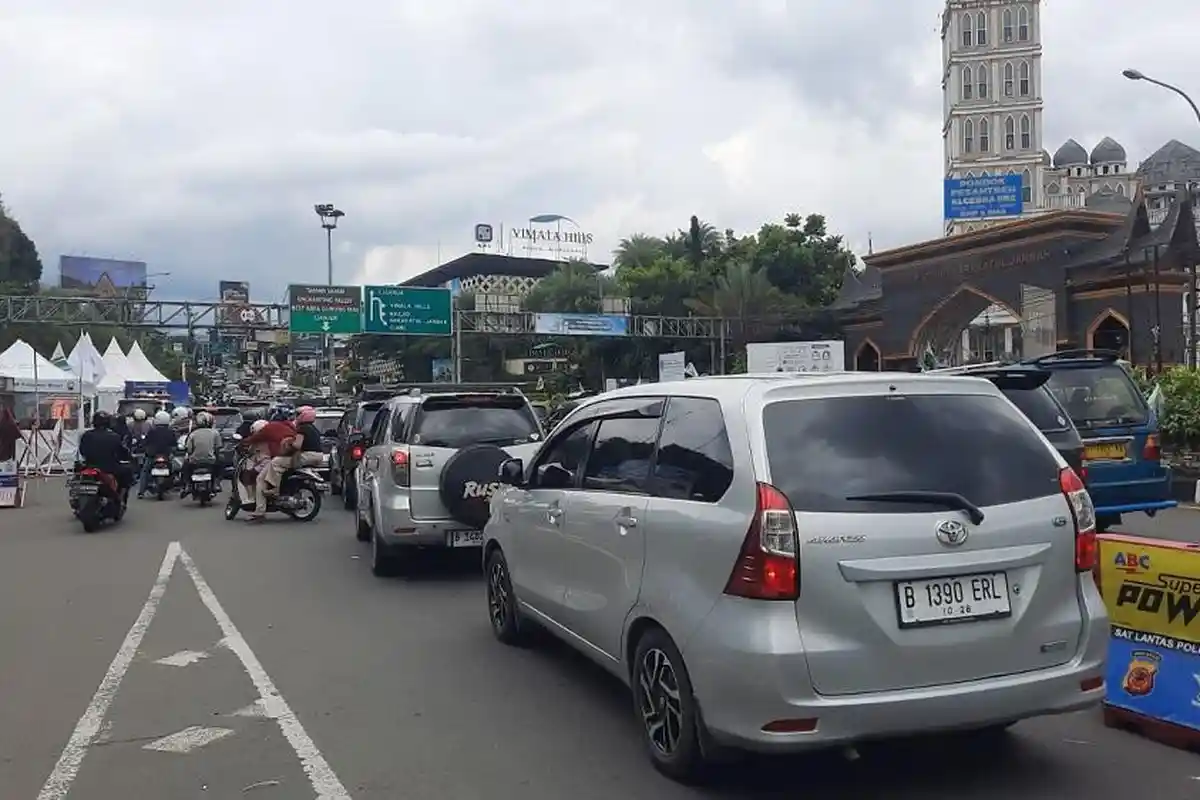 Wisatawan Mulai Serbu Puncak Bogor, Polisi Berlakukan Contraflow, Ganjil Genap dan One Way