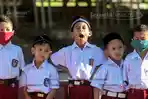 murid-sekolah-dasar-sd-mengikuti-upacara-bendera.jpg