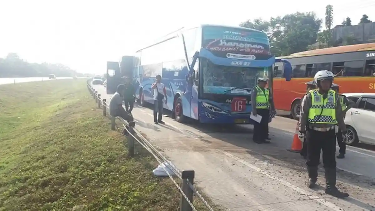 Enam Kendaraan Terlibat Kecelakaan Di Tol Cipali, Sopir Bus Handoyo Diduga Ngantuk