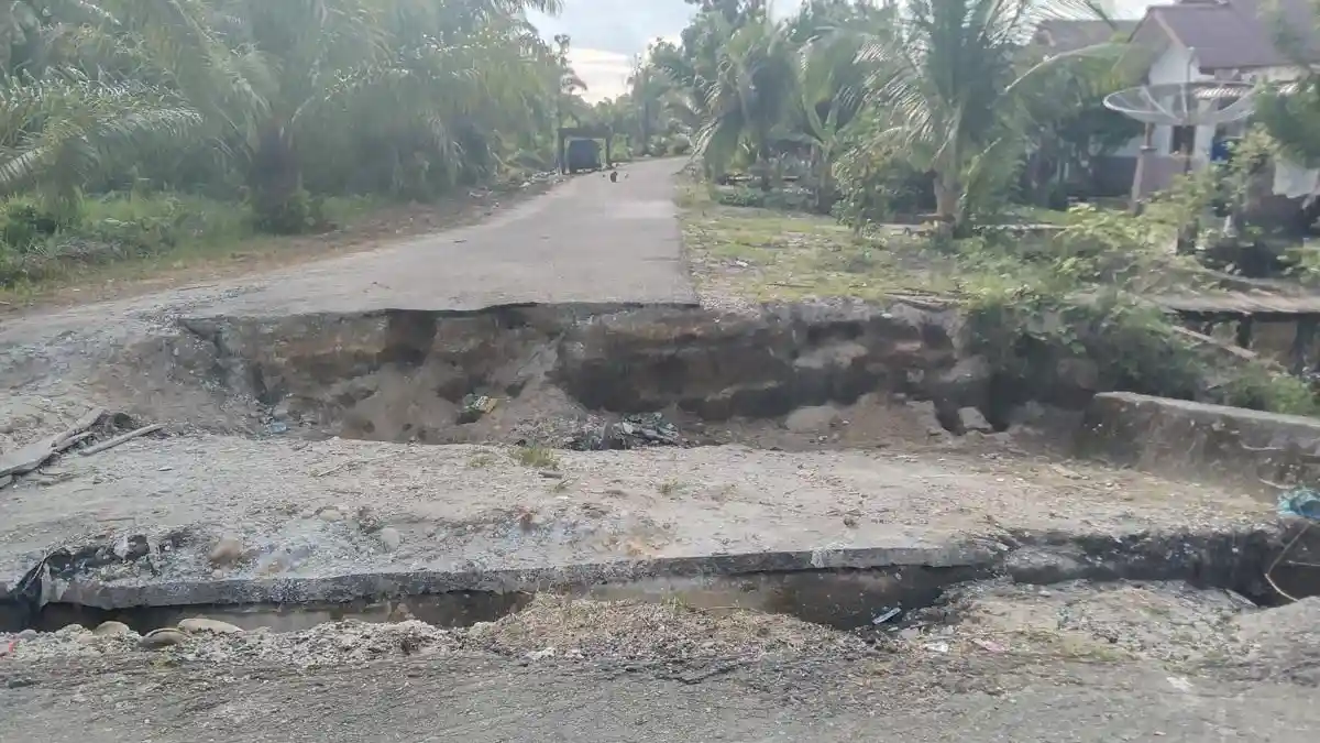Jembatan Ambruk di Dusun 4 Gosong Telaga Barat Aceh Singkil belum Ditangani