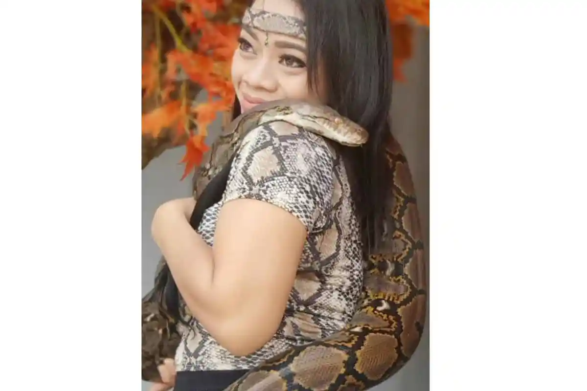 Kisah Astrid, Penari Ular dari Tabanan, Pernah Dicap Sombong