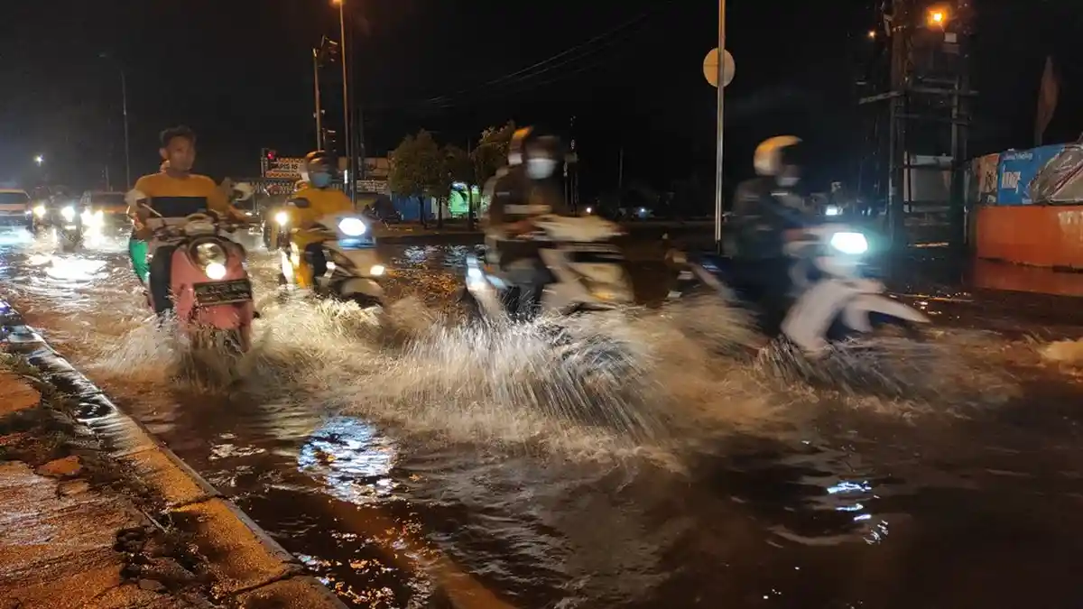 Arti Mimpi Dikepung Banjir, Pertanda Anda Terlalu Boros dalam Keuangan