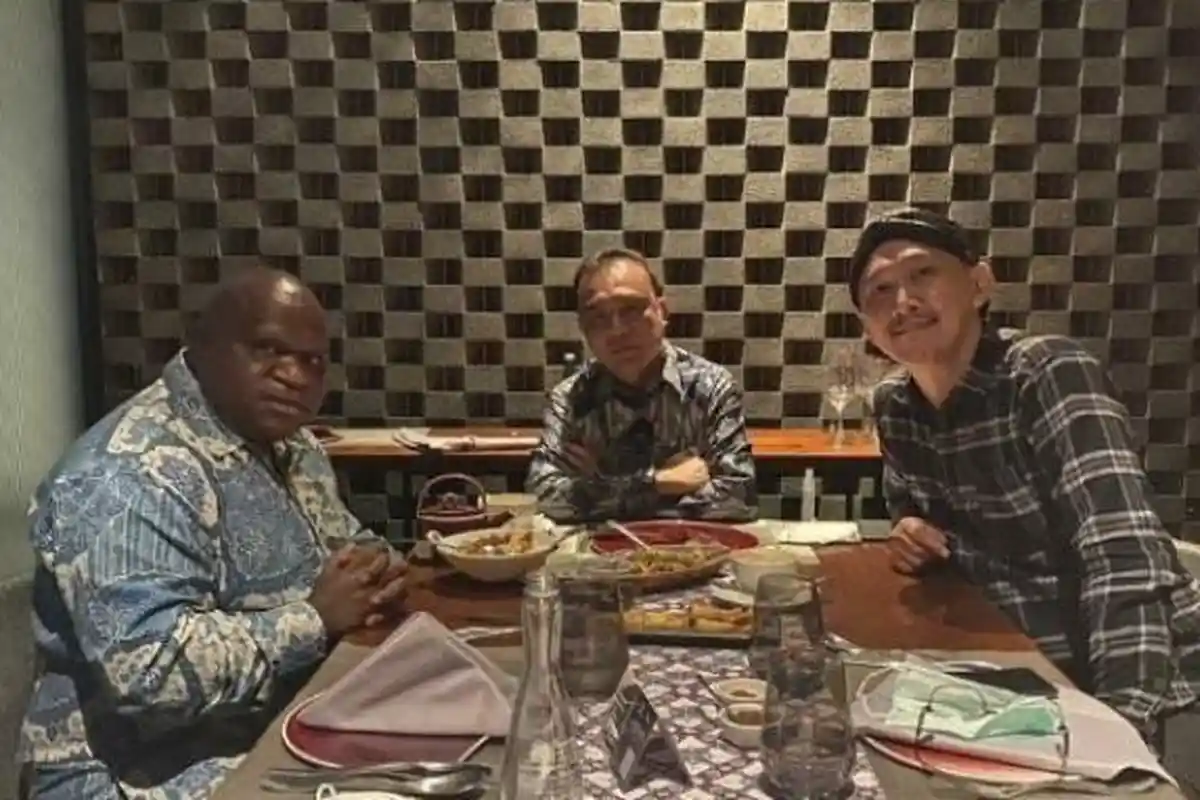 Anak Buah Prabowo Kabulkan Keinginan Abu Janda Setelah Diperiksa Polisi, Bertemu Natalius Pigai