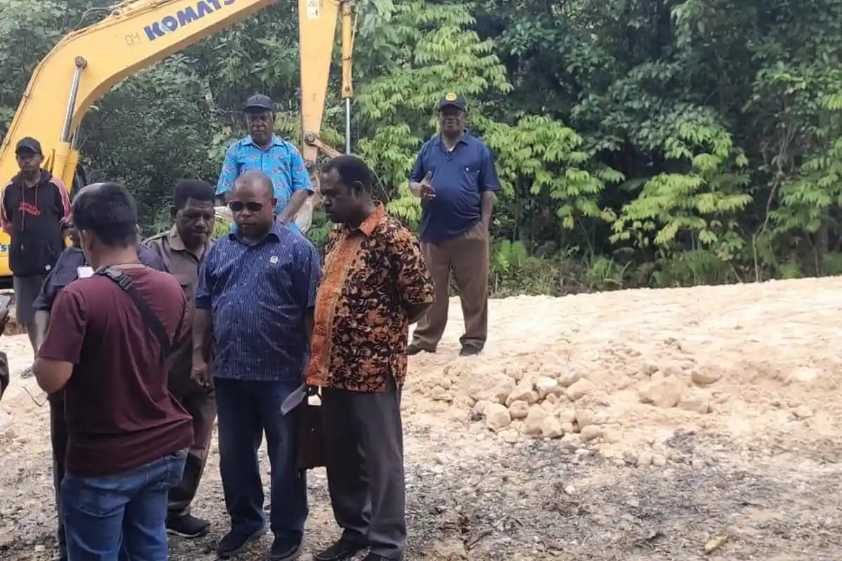 Pemkab Maybrat Bangun Jalan Penghubung antar Kampung dan Distrik di Aifat Timur Raya: Kerja Nyata