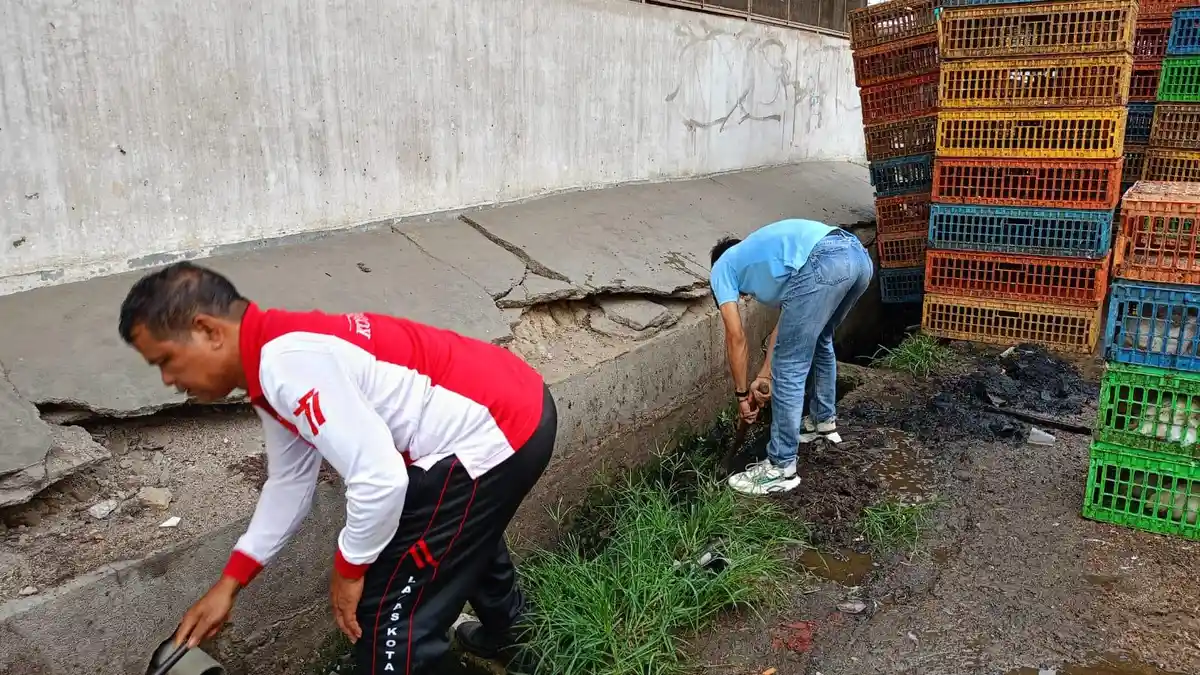 Lapas Kotapinang Gotong Royong Bersihkan Drainase di Sekitar Lapas: Motivasi Jaga Kebersihan