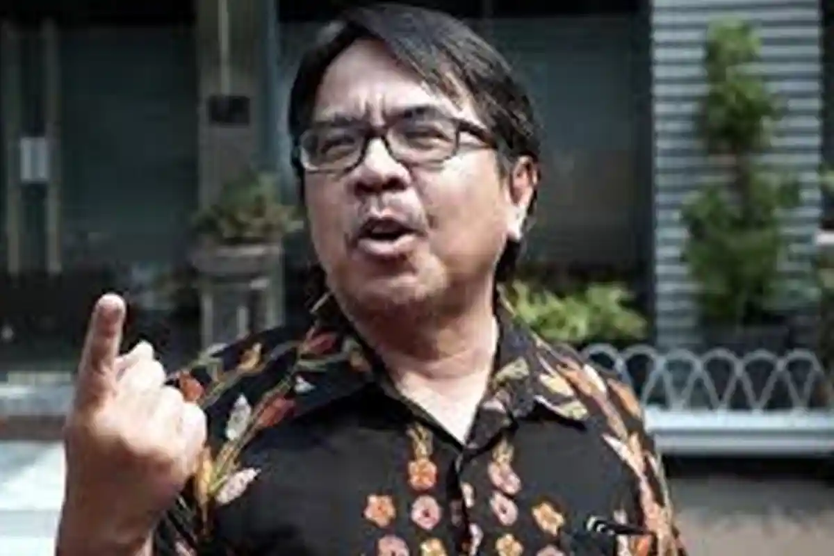 Viral Ade Armando Digebuki Saat Aksi BEM SI di Depan Gedung DPR, Dosen UI Sekaligus Pendukung Jokowi