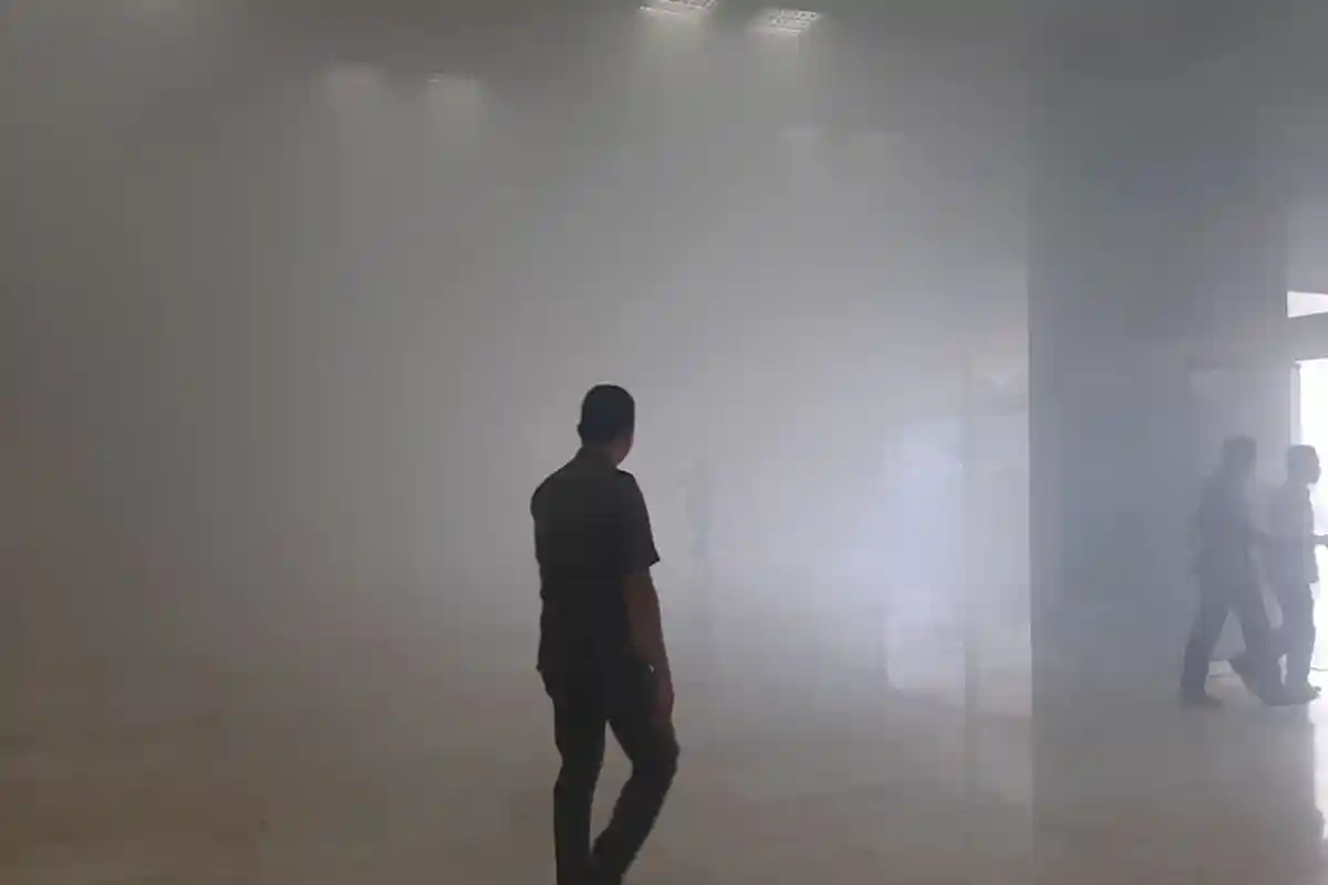 Kebakaran Landa Gedung DPR RI, Asap Tebal Muncul dari Lobi Nusantara III