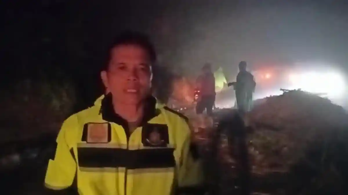 Jalan Banjarwangi Garut Longsor, Arus Lalu Lintas Garut-Pameungpeuk Sementara Terhambat