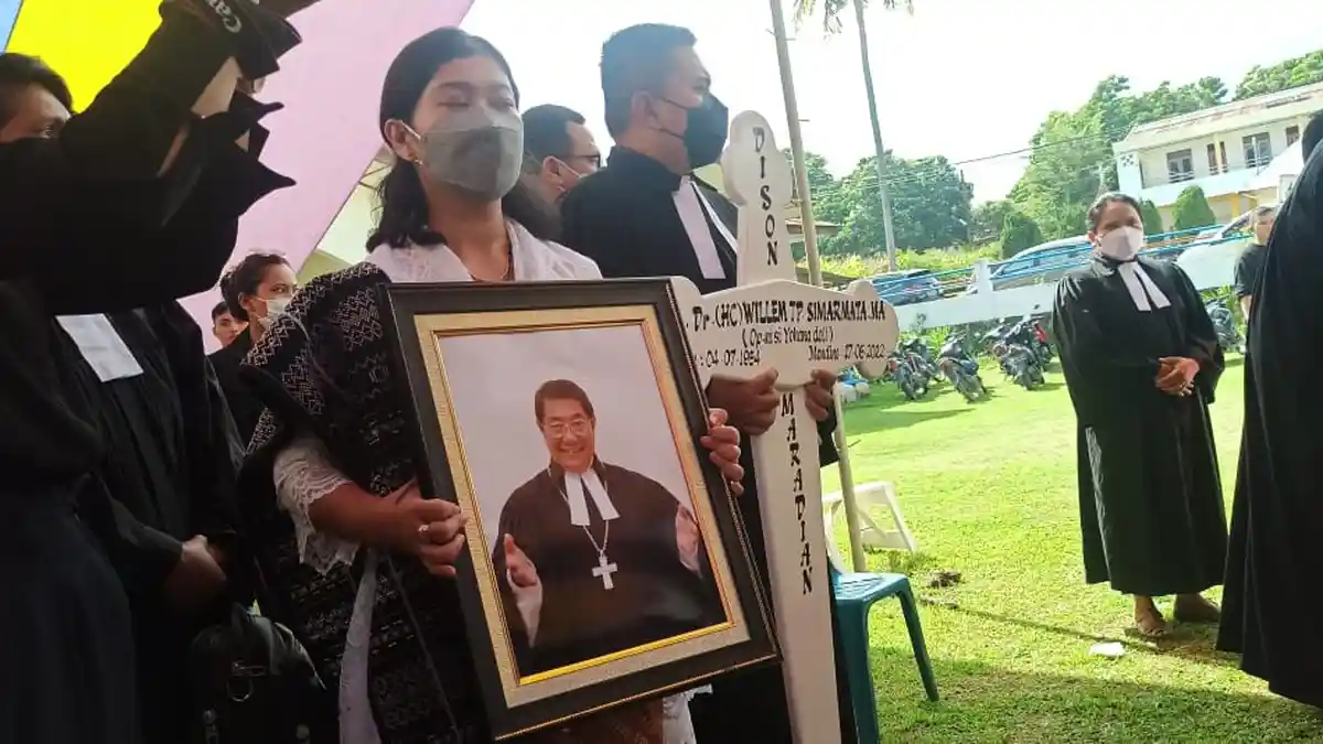 Anak Pertama Mendiang Pdt WTP Simarmata Ingat Pesan Ayah: Ingat Berdoa dan Pendidikan Cucu-cucunya