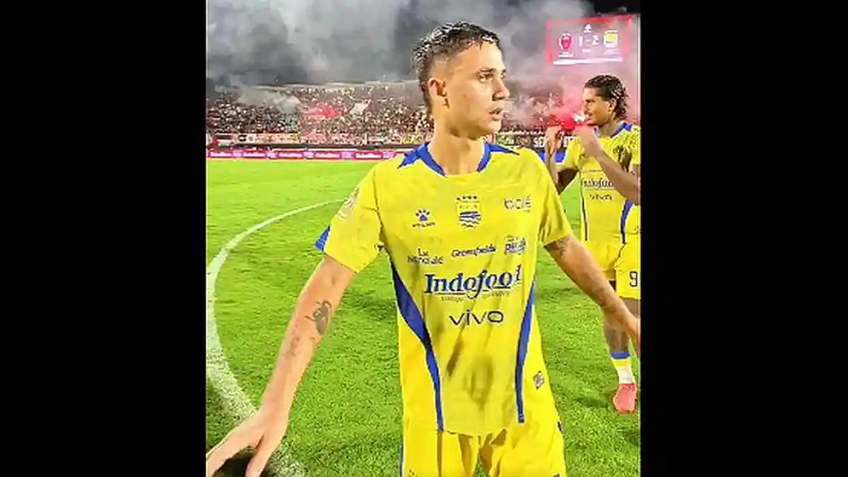 Persib Bungkam PSM 2-1 di Injury Time, Stadion Ricuh, Bobotoh Jabar Konvoi
