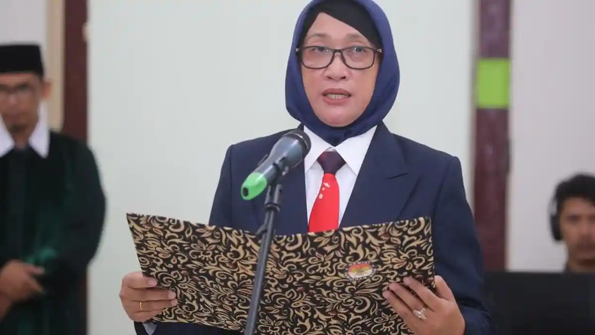 Ketua KPU Hasyim Asyari Lantik PAW Komisioner KPU Jateng di Jepara: Segera Segarkan Pemahaman