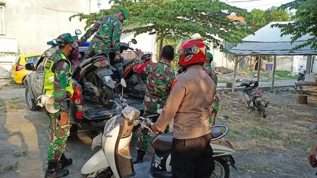 Unggah Kerumunan Gantangan Burung ke Medsos, Pria di Gresik Dikeroyok hingga Babak Belur