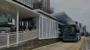 Halte-Transjakarta-BRT.jpg