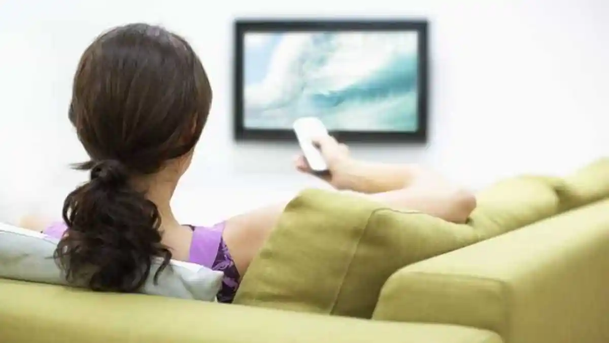 Hobi Nonton Film Seri? Awas Kamu Bisa Kena Efek Buruk 'Binge Watching'