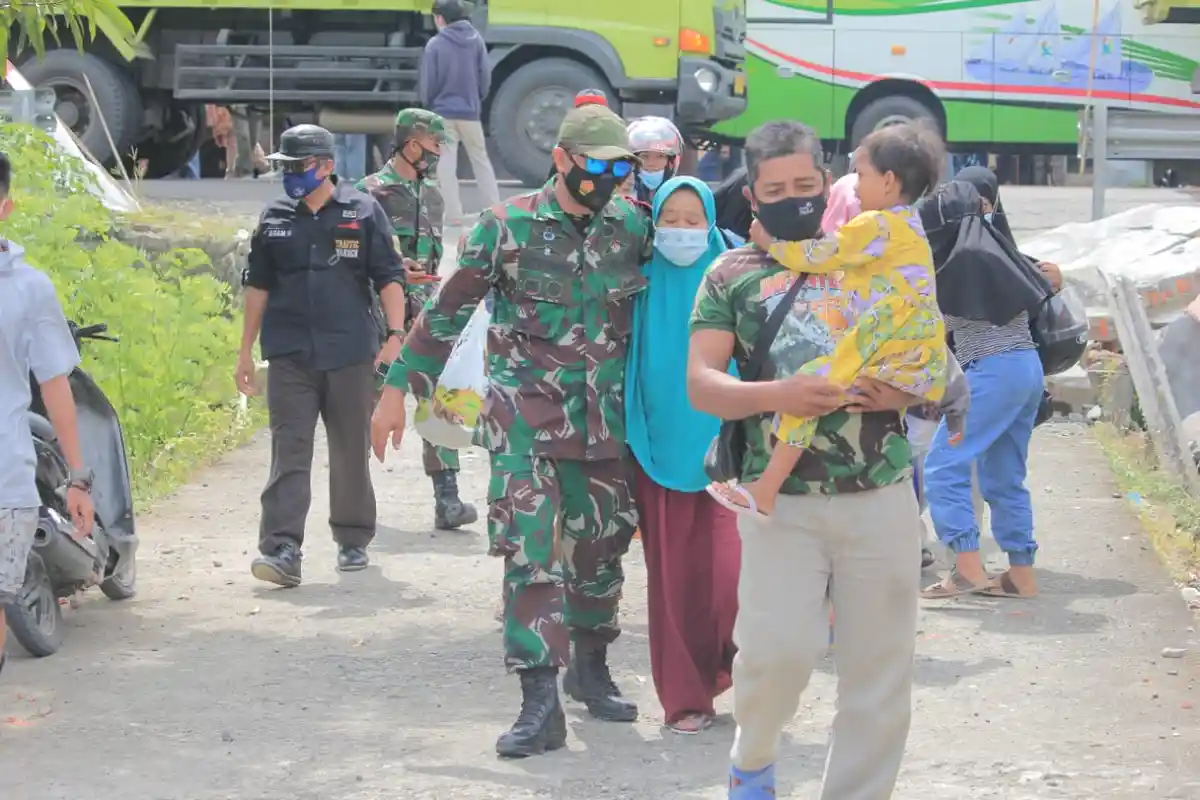 Pemkab Polman Pulangkan Ratusan Pengungsi Korban Gempa ke Malunda Majene