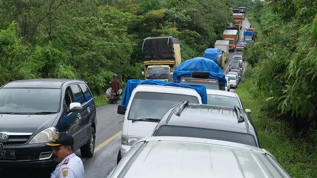 Banjir Lumpuhkan Lalu Lintas Aceh-Medan Berjam-Jam, Antrean Kendaraan Capai 3 Kilometer