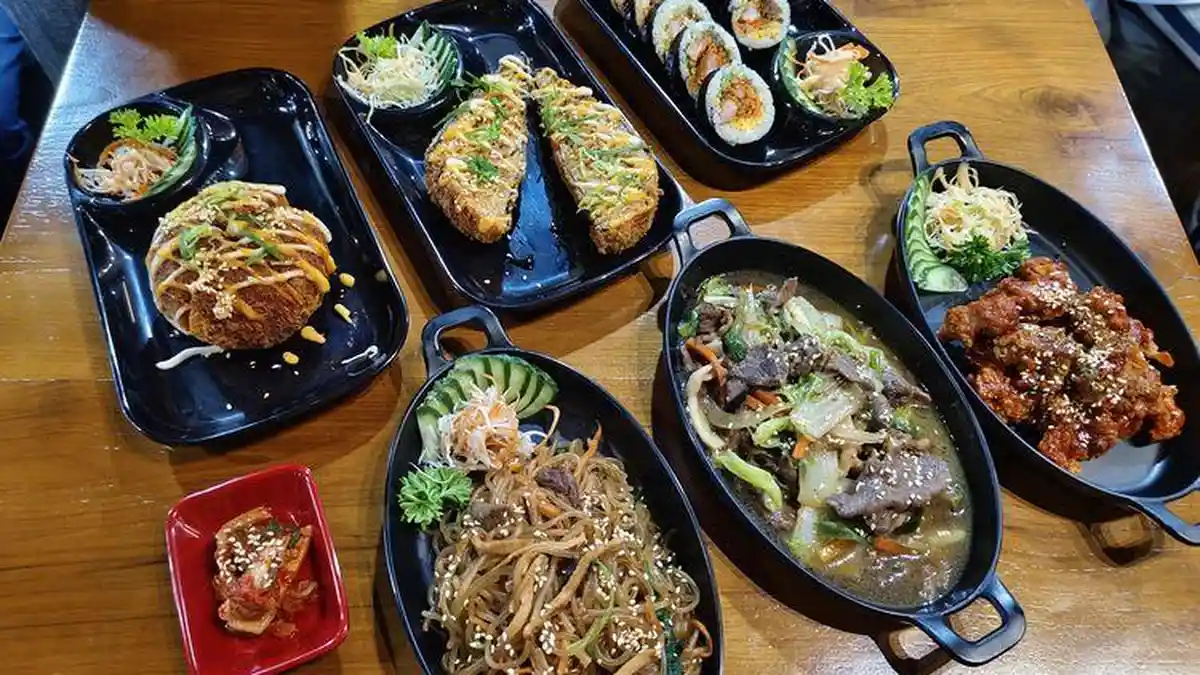 Menu Kuliner Korea: 7 Makanan dan Minuman Asal Negeri Gingseng yang Perlu Kamu Tahu