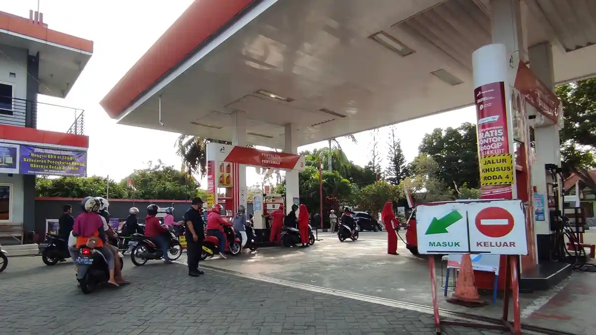 Harga BBM Pertamina Non Subsidi Terbaru Per 1 November 2023 di Jawa Timur, Harga Pertamax Turun